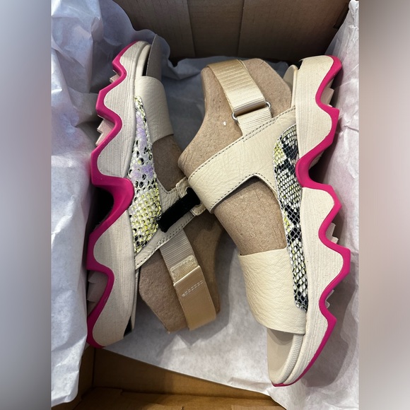 Sorel Women's Kinetic Impact II Sling Low Sandals. Rarely worn Size 8.5 new - Picture 4 of 13